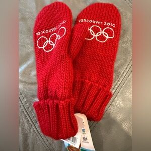 NWT Vancouver 2010 Olympics Red Mittens